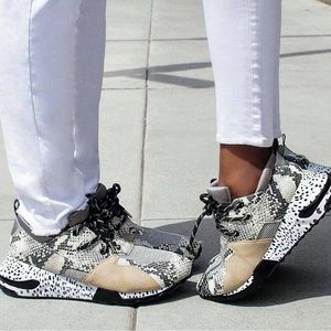 Steve Madden Cliff Natural Snake Sneakers, size 8.5, barely worn